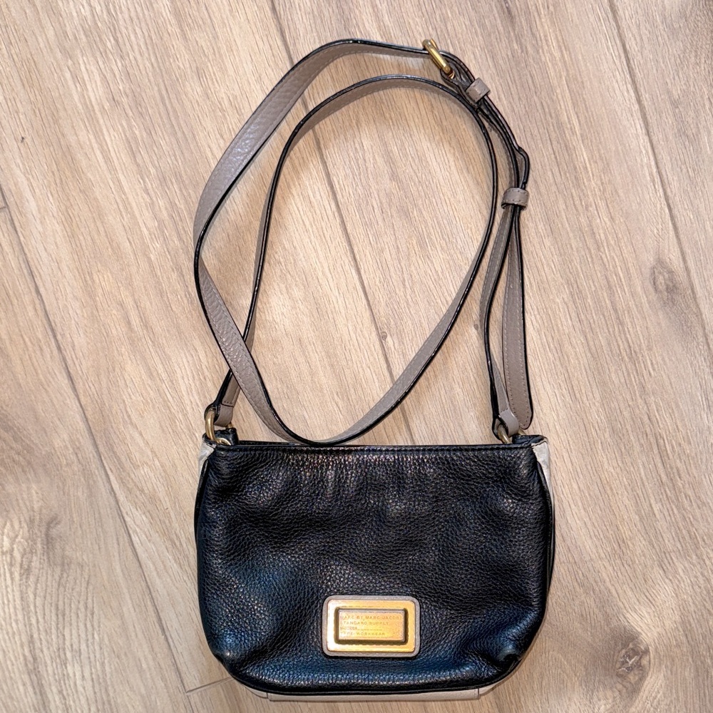 MARC BY MARC JACOBS Authentic Two Tone Leather Cross Body Gold Hardware Purse